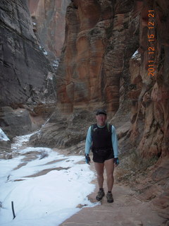 374 7sf. Zion National Park - Observation Point hike - Adam