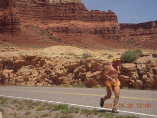 79 7ww. Hite run - Adam running (tripod)