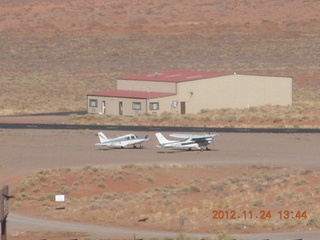 313 83q. Monument Valley - Goulding's - airport with N8377W