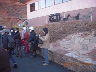 319 83q. Monument Valley tour - Japanese tourists