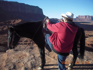 378 83q. Monument Valley tour - horseman mounting at John Ford point