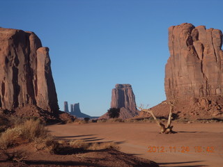 392 83q. Monument Valley tour