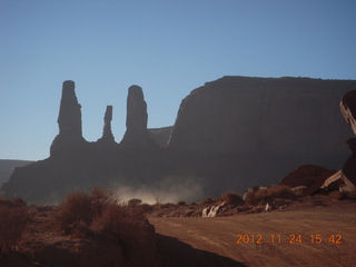 396 83q. Monument Valley tour - Three Sisters