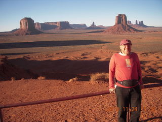 422 83q. Monument Valley tour - Adam