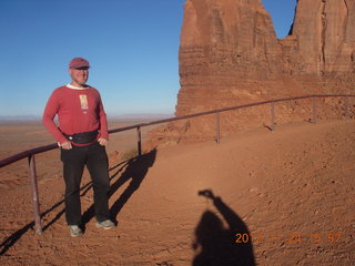 424 83q. Monument Valley tour - Adam with photographer's shadow