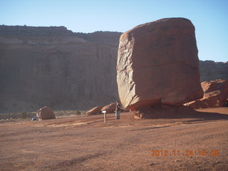 428 83q. Monument Valley tour - cube rock