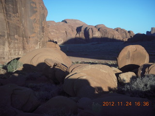 468 83q. Monument Valley tour - pancake rocks