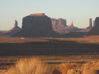 482 83q. Monument Valley tour