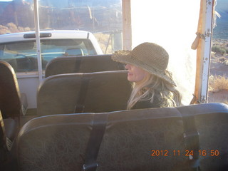 488 83q. Monument Valley tour - Kristina