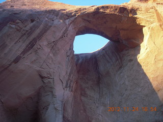 493 83q. Monument Valley tour - Sun's Eye arch