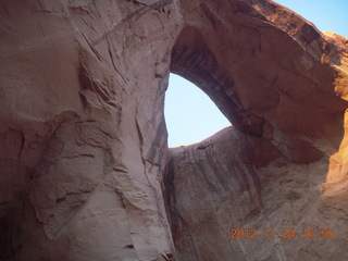 497 83q. Monument Valley tour - Sun's Eye arch