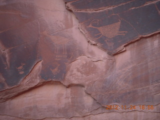 498 83q. Monument Valley tour - petroglyphs