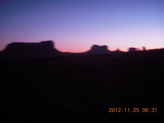 516 83r. Monument Valley - dawn