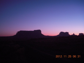 517 83r. Monument Valley - dawn