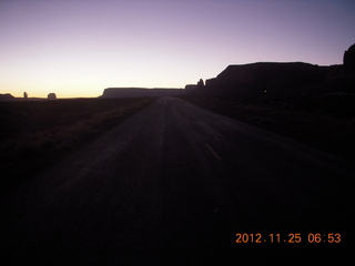 524 83r. Monument Valley run - dawn