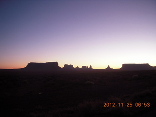 525 83r. Monument Valley run - dawn