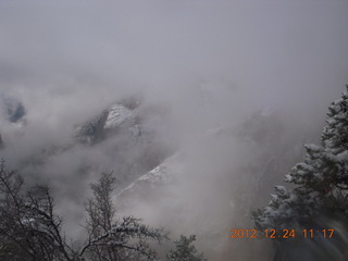 157 84q. Zion National Park - cloudy, foggy Observation Point hike