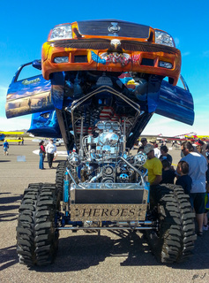 Yaseen's pictures - airplanes flying overhead at Cactus Fly-in