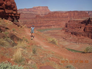 80 89t. Chicken Corner drive - Adam (tripod)