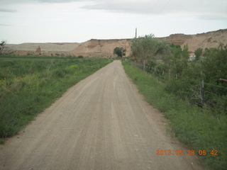 15 89u. Hanksville - LaVar's driveway