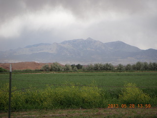 222 89u. Hanksville mountains