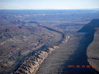 18 89v. aerial - Hanksville to Capitol Reef