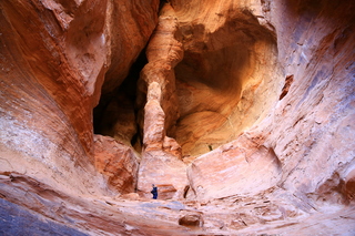 70 8gv. Cave Valley hike - our echo cave