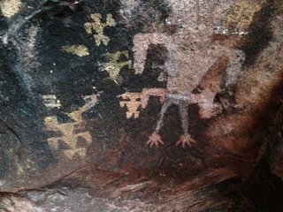 106 8gv. Cave Valley hike - second cave - petroglyphs