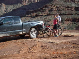 381 8mf. Canyonlands National Park - Shaefer switchbacks drive - mountain bicyclists