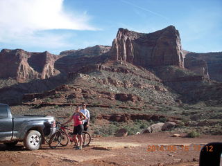 382 8mf. Canyonlands National Park - Shaefer switchbacks drive - mountain bicyclists