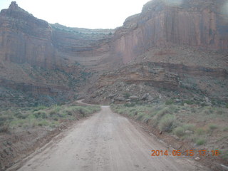 388 8mf. Canyonlands National Park - Shaefer switchbacks drive