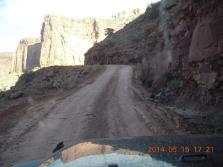 399 8mf. Canyonlands National Park - Shaefer switchbacks drive