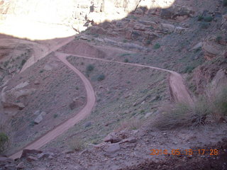 407 8mf. Canyonlands National Park - Shaefer switchbacks drive
