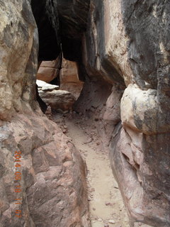 200 8mj. Canyonlands National Park - Needles - Elephant Hill + Chesler Park hike - slot or fissure