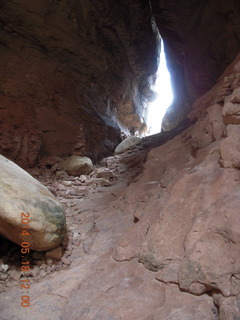 208 8mj. Canyonlands National Park - Needles - Elephant Hill + Chesler Park hike - slot or fissure