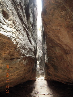 222 8mj. Canyonlands National Park - Needles - Elephant Hill + Chesler Park hike - slot or fissure