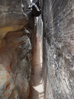 238 8mj. Canyonlands National Park - Needles - Elephant Hill + Chesler Park hike - slot or fissure