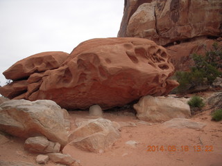 304 8mj. Canyonlands National Park - Needles - Elephant Hill + Chesler Park hike - hole-ly rock