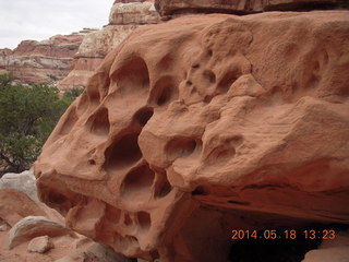 306 8mj. Canyonlands National Park - Needles - Elephant Hill + Chesler Park hike - hole-ly rock