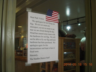 382 8mj. Canyonlands National Park - Needles - no flag sign