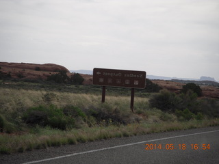 395 8mj. Canyonlands - Needles Outpost sign in reverse