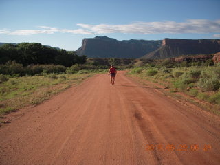 16 8zv. Gateway morning run- Adam running