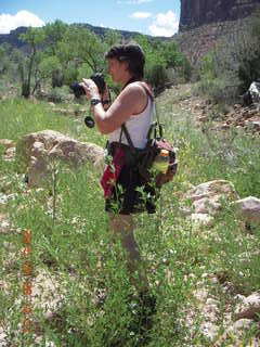 115 8zv. Beaver Creek Canyon hike - Karen taking picture of lizard