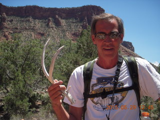 123 8zv. Beaver Creek Canyon hike- Shaun and antler