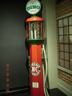 217 8zv. Gateway car museum - Sinclair dino gasoline