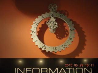 283 8zv. Gateway car museum - gear clock