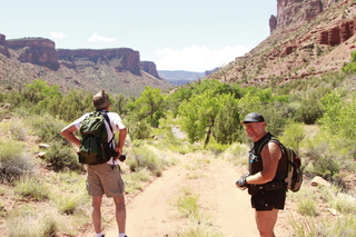 295 8zv. Beaver Creek Canyon hike - Shaun M and Adam