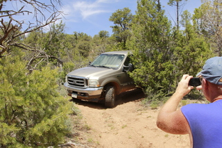 441 8zw. drive to Calamity Mine - difficult side road - Adam taking picture of the truck