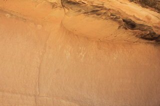 539 9ck. Painted Hand rock art