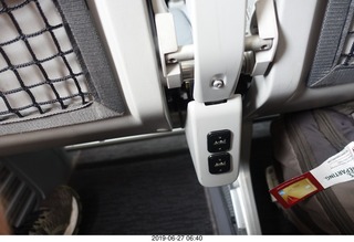 30 a0e. airline flights from Rio de Janeiro to Iguazu - USB outlets
